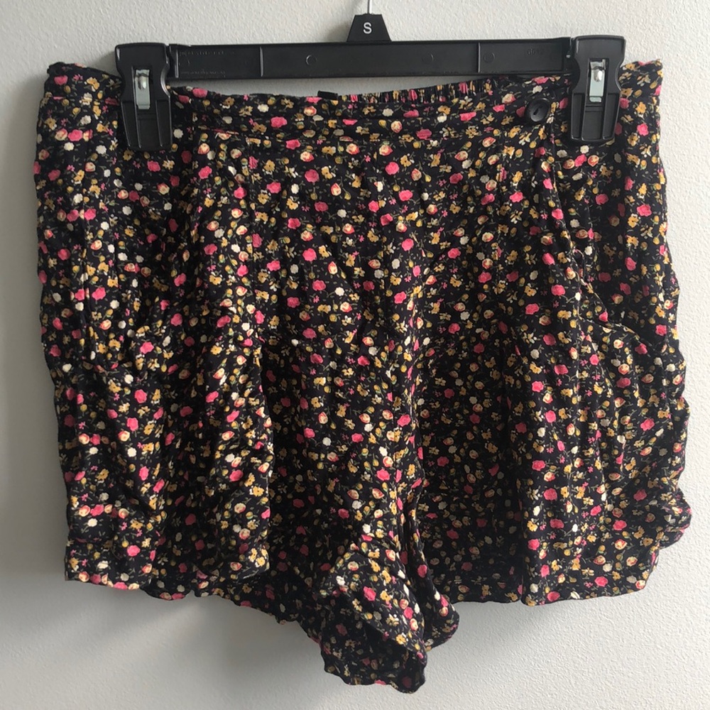 Floral shorts urban